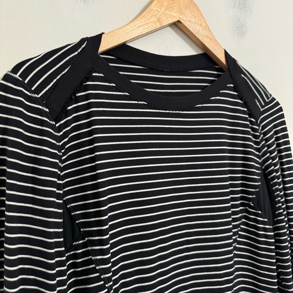 lululemon athletica Black and White Striped Long Sleeve Base Runner Tee - Picture 6 of 13